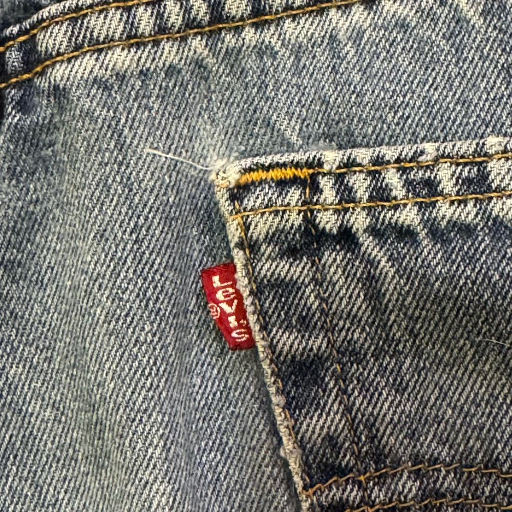 SOLD! SOLD! Vintage 90s Levis 550 Faded Relaxed Fit Denim Jean Made In USA 33x34 - Picture 3 of 9